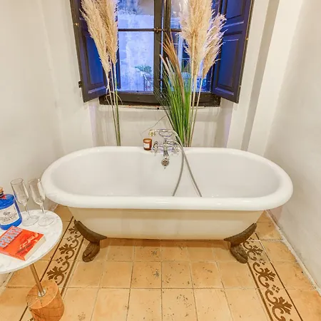 Daire Stunning Traditional Palazzo In By 360 Estates