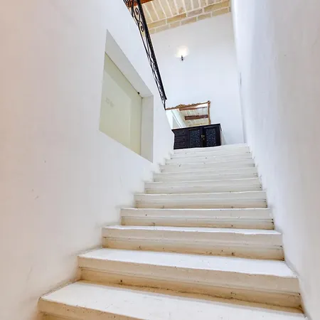 Daire Stunning Traditional Palazzo In By 360 Estates