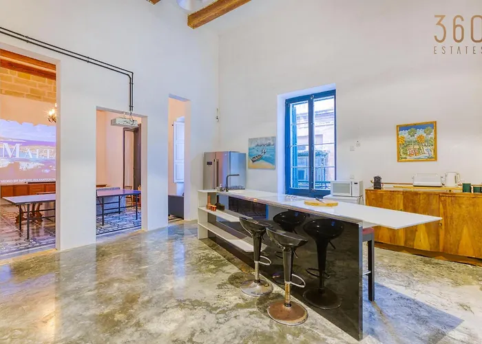 Stunning Traditional Palazzo In By 360 Estates